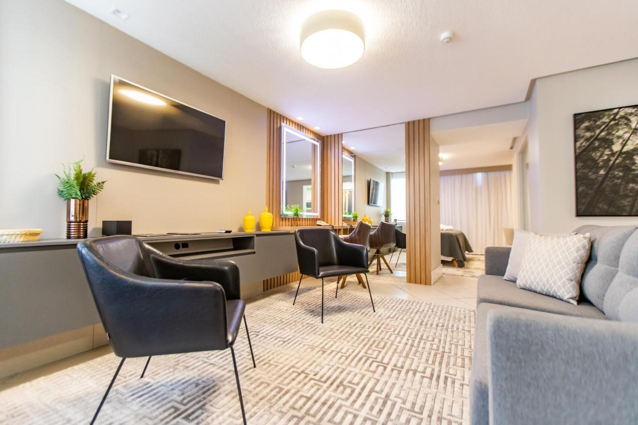 Delupo Hotel - Livin Studios คริซิอูมา ภายนอก รูปภาพ
