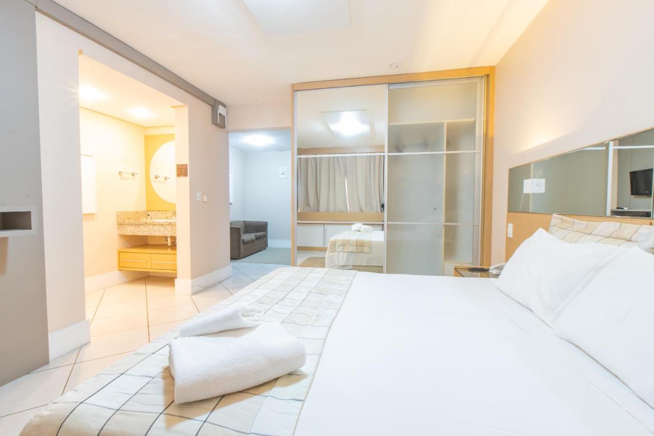 Delupo Hotel - Livin Studios คริซิอูมา ภายนอก รูปภาพ